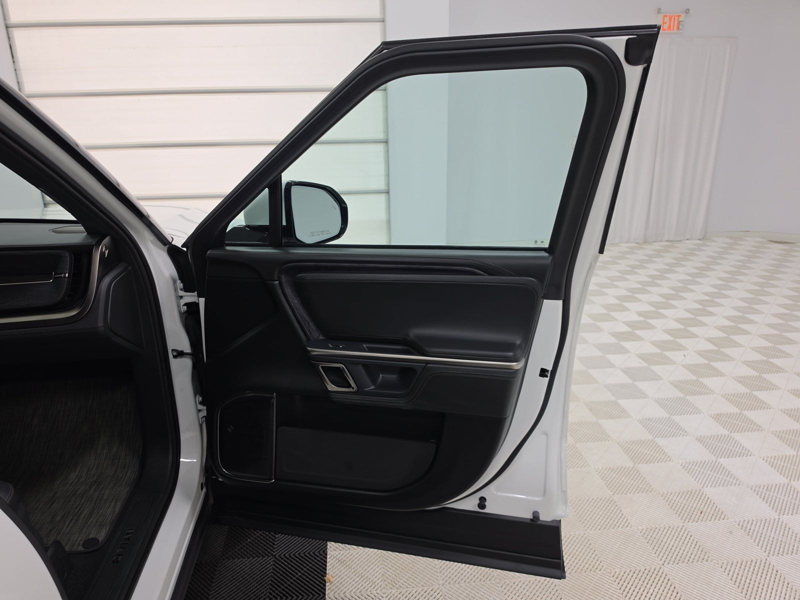 Used 2024 Rivian R1S Adventure Quad AWD/4WD image 18