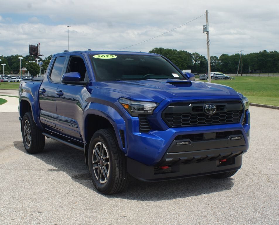 Used 2025 Toyota Tacoma TRD Sport w/ TRD Sport Premium Package AWD/4WD image 2
