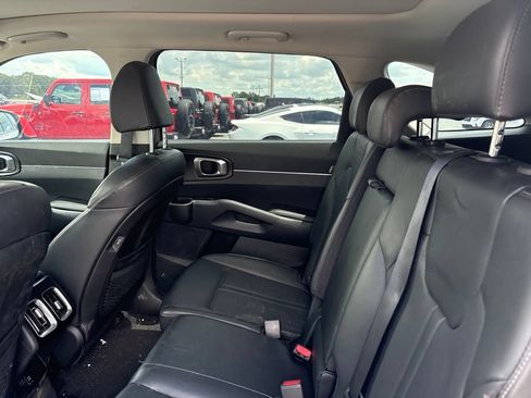 Used 2024 Kia Sorento S w/ Panoramic Sunroof Package FWD image 12