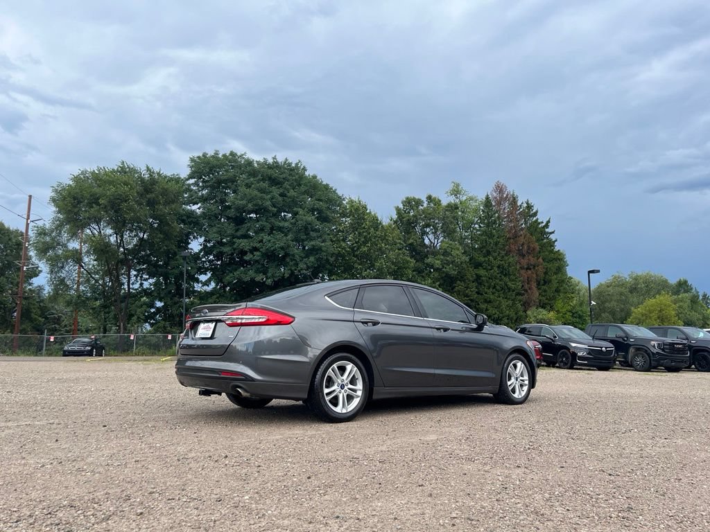 Used 2018 Ford Fusion SE w/ Fusion SE Technology Package FWD image 5