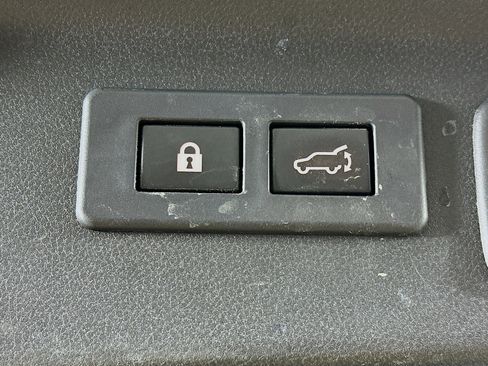 Used 2025 Subaru Forester Premium image 30