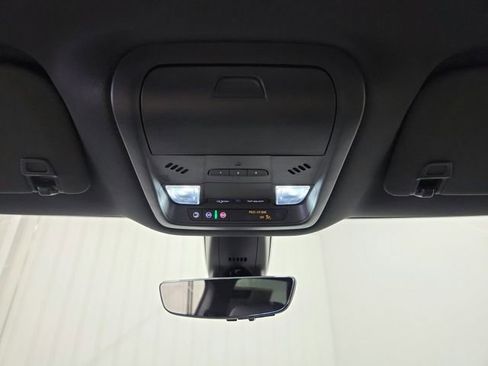 Used 2024 Buick Enclave Premium image 27