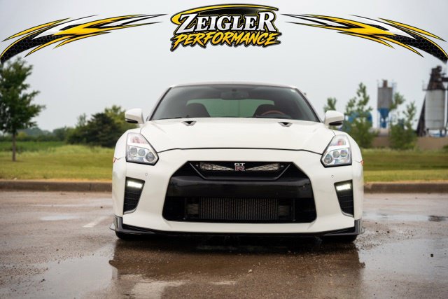 Used 2017 Nissan GT-R Premium w/ Premium Interior Package AWD/4WD image 2