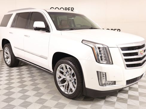 Used 2017 Cadillac Escalade Premium Luxury AWD/4WD image 1