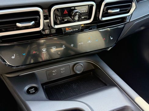 New 2026 Nissan Sentra SR w/ SR Premium Package FWD image 12