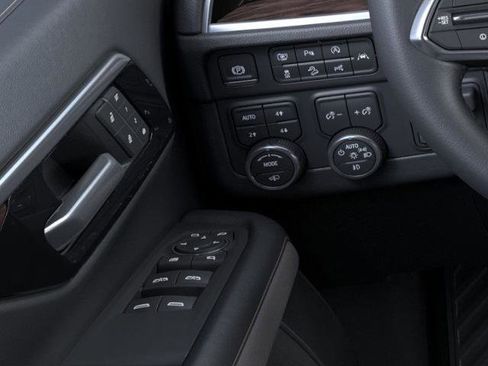 New 2026 Chevrolet Suburban Premier image 22