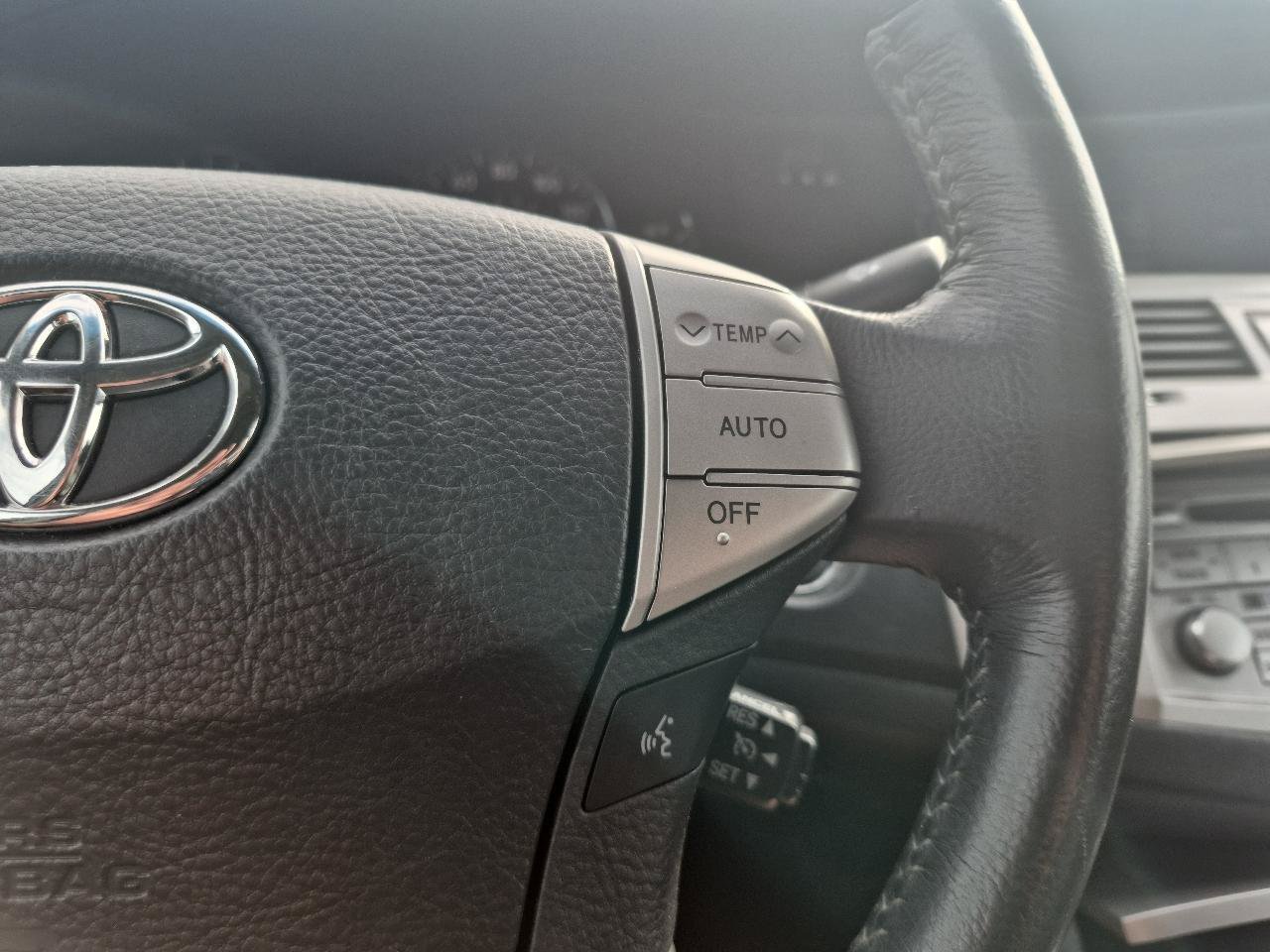 Used 2009 Toyota Avalon Limited FWD image 18