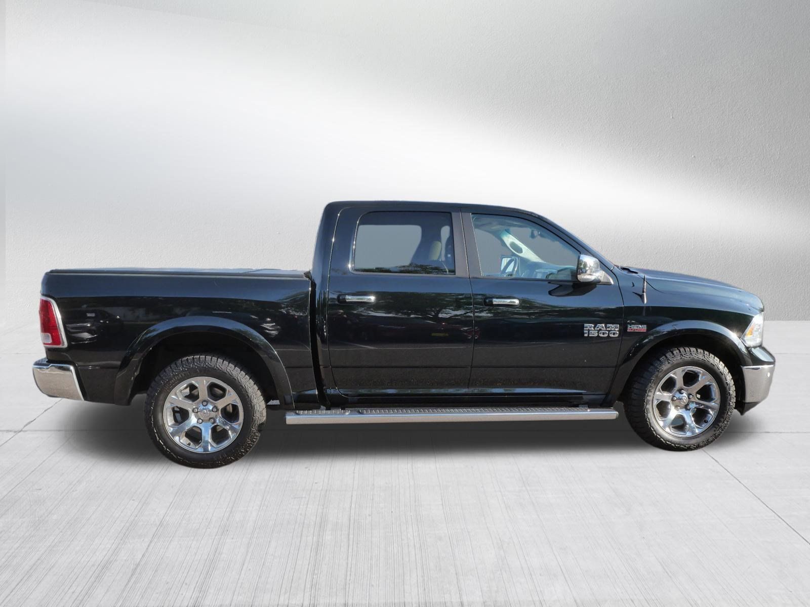 Used 2017 RAM 1500 Laramie w/ Convenience Group AWD/4WD image 8