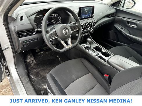 Used 2023 Nissan Sentra SV image 9