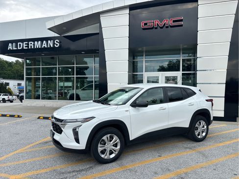 Certified 2024 Chevrolet Trax LS FWD image 1