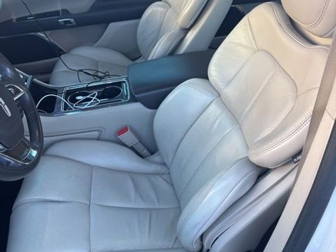 Used 2017 Lincoln Continental Select image 3