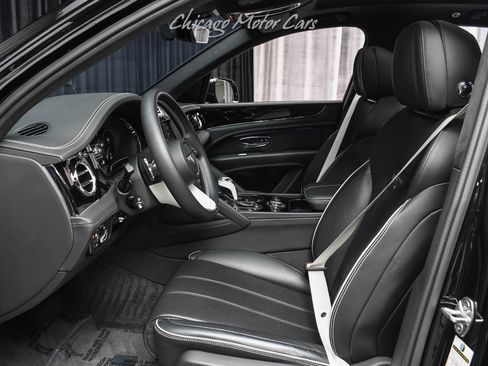 Used 2023 Bentley Bentayga Plug-In Hybrid image 23