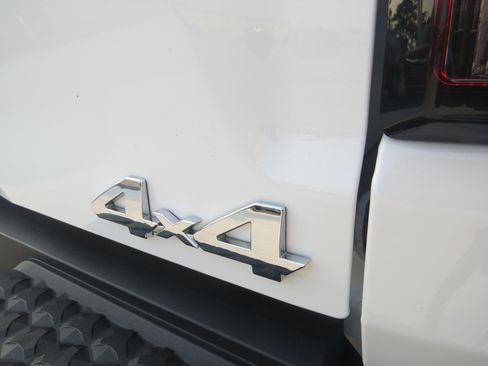 Used 2024 Chevrolet Colorado Z71 AWD/4WD image 15