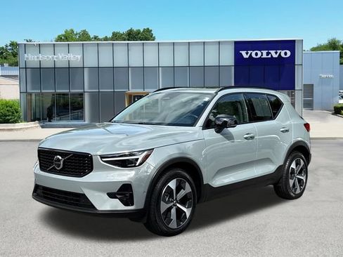 Certified 2026 Volvo XC40 B5 Plus AWD/4WD image 1