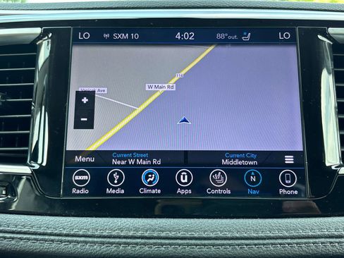 Used 2018 Chrysler Pacifica Limited image 24