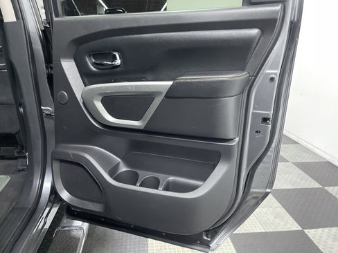 Used 2016 Nissan Titan SL image 18