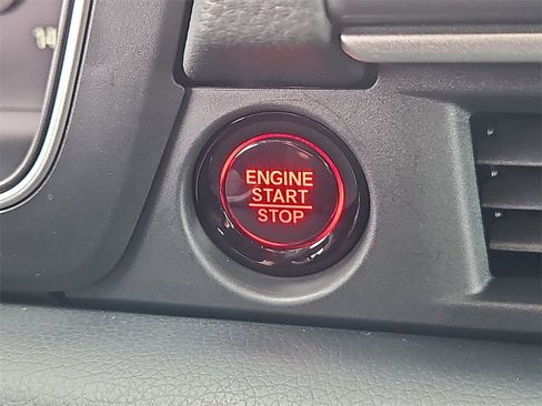 Used 2025 Honda Pilot Sport image 21