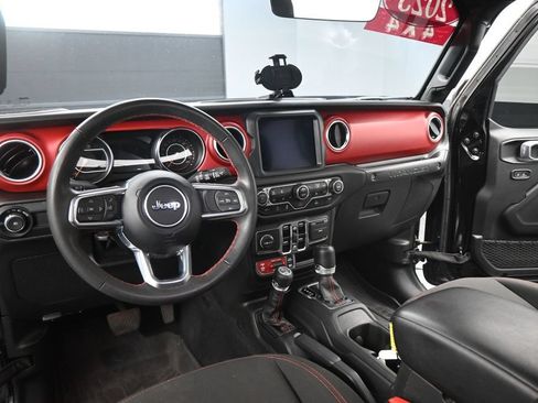 Used 2023 Jeep Wrangler Unlimited Rubicon w/ Cold Weather Group AWD/4WD image 16