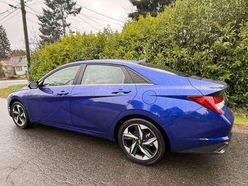 Used 2023 Hyundai Elantra Limited w/ Cargo Package FWD image 5