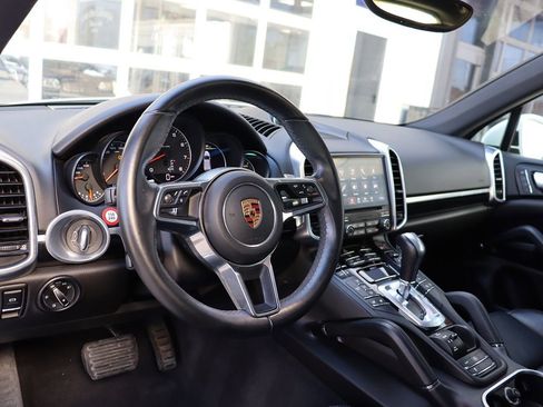 Used 2018 Porsche Cayenne Platinum Edition image 12