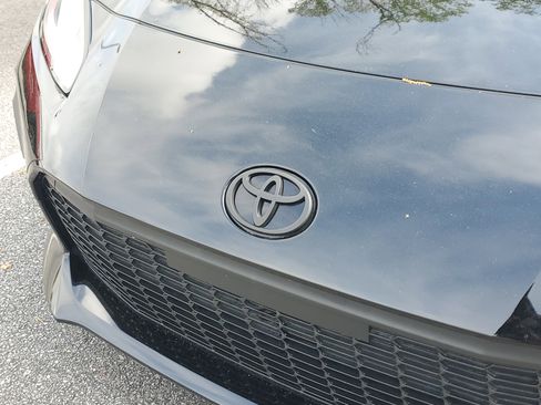 Used 2023 Toyota GR86 Premium image 5