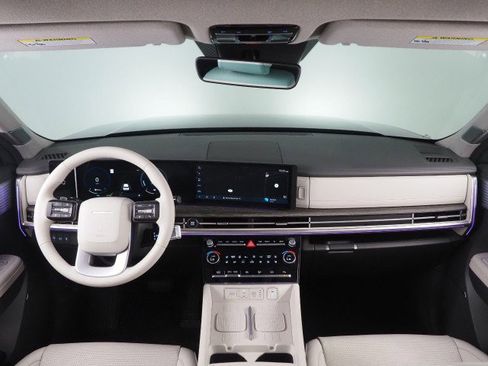 Used 2025 Hyundai Santa Fe Limited image 3