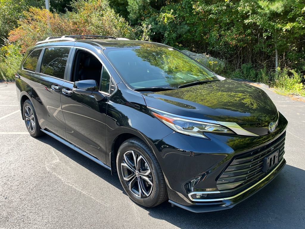 Used 2025 Toyota Sienna Platinum AWD/4WD image 7
