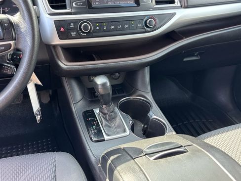Used 2016 Toyota Highlander LE image 25