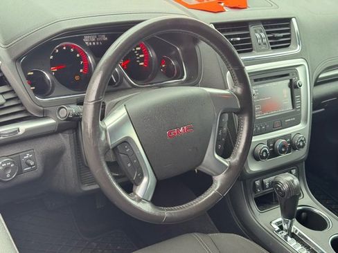 Used 2015 GMC Acadia SLE image 17