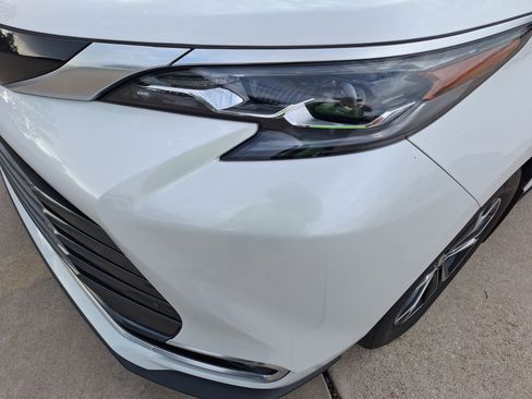 Used 2025 Toyota Sienna Platinum AWD/4WD image 10