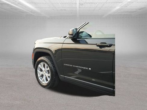 Used 2023 Jeep Grand Cherokee L Limited w/ Luxury Tech Group II RWD image 41