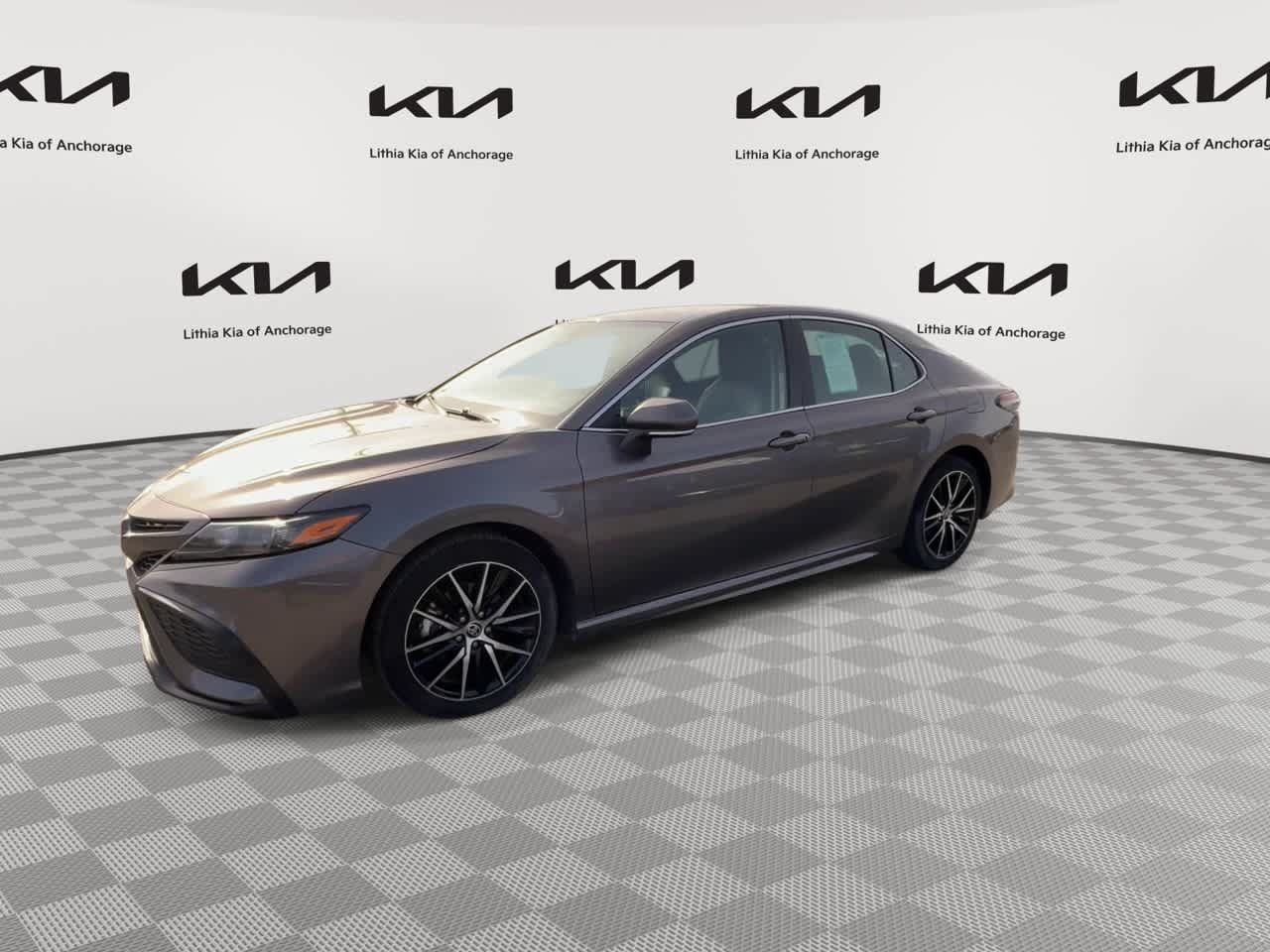 Used 2023 Toyota Camry SE FWD image 4
