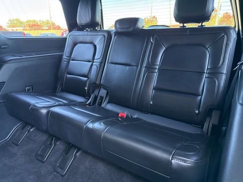 Used 2021 Lincoln Navigator Reserve image 9