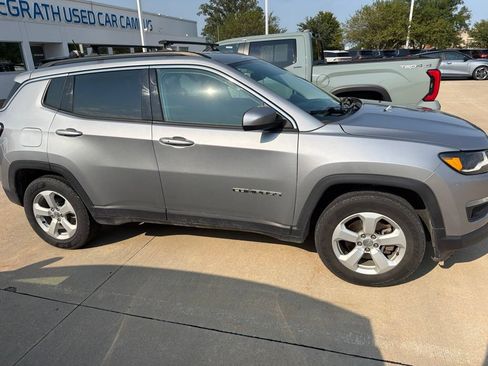 Used 2018 Jeep Compass Latitude w/ Popular Equipment Group AWD/4WD image 4