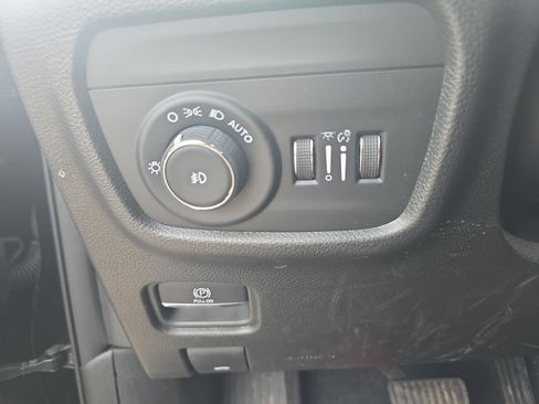 Used 2023 Jeep Grand Cherokee L Limited AWD/4WD image 25