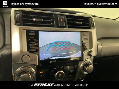Used 2020 Toyota 4Runner SR5 AWD/4WD image 31