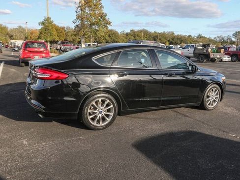 Used 2017 Ford Fusion SE FWD image 10