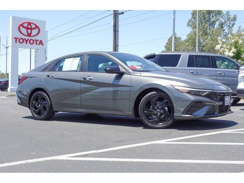 Used 2026 Hyundai Elantra SEL FWD image 5