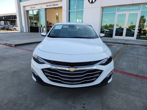 Used 2024 Chevrolet Malibu LT image 2