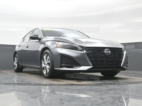 Used 2025 Nissan Altima 2.5 S image 31