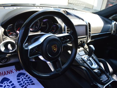 Used 2016 Porsche Cayenne AWD/4WD image 16