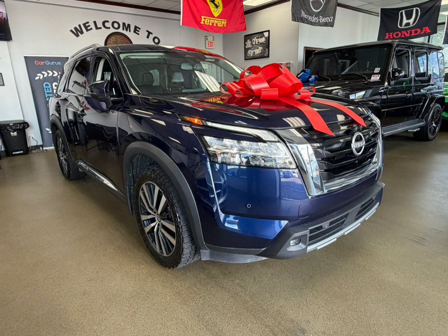 Used 2022 Nissan Pathfinder Platinum AWD/4WD image 2