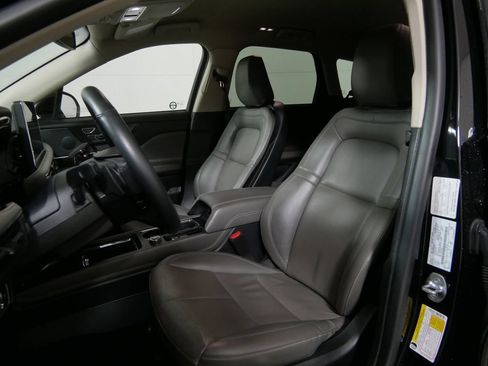 Used 2023 Lincoln Corsair Reserve w/ Towing Package AWD/4WD image 11