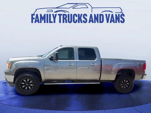 Used 2012 GMC Sierra 2500 SLT w/ SLT Convenience Package AWD/4WD image 2