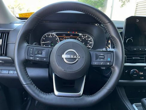 Used 2025 Nissan Pathfinder SL AWD/4WD image 15