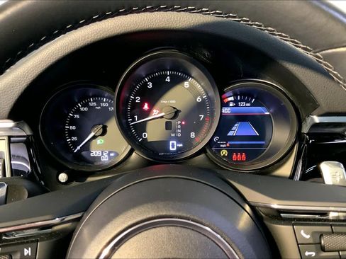 Used 2024 Porsche Macan image 29