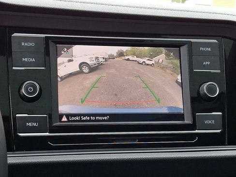 Used 2024 Volkswagen Jetta SE FWD image 25