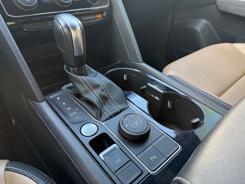 Used 2022 Volkswagen Atlas Cross Sport SEL image 12