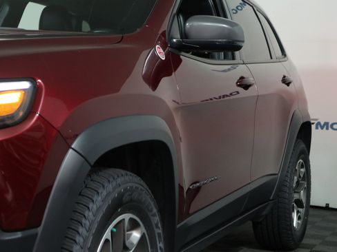 Used 2020 Jeep Cherokee Trailhawk AWD/4WD image 11