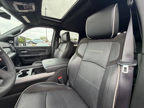 Used 2025 RAM 2500 Laramie AWD/4WD image 16